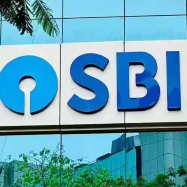 কোটি কোটি গ্রাহককে বড় ঝটকা দিল SBI, লাগু…